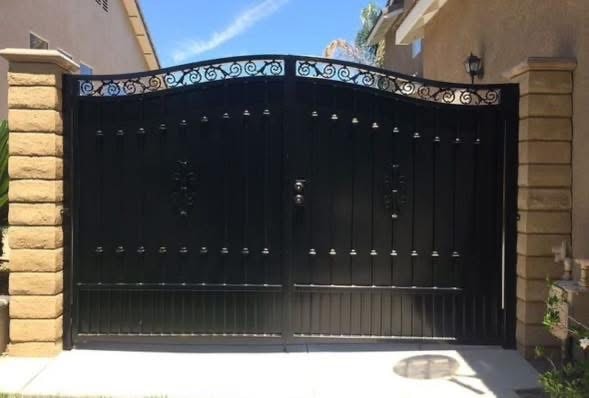 Outdoor metal deck railing